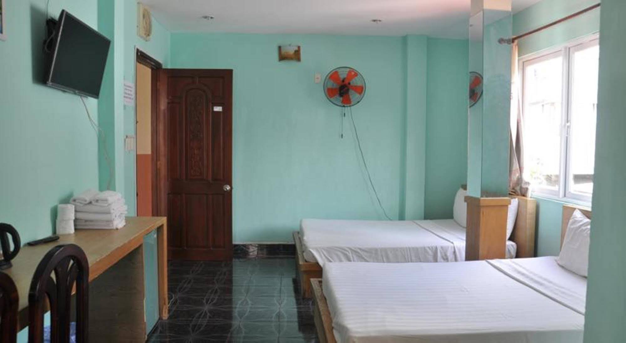 Ha Vy Hotel Хошимин Екстериор снимка