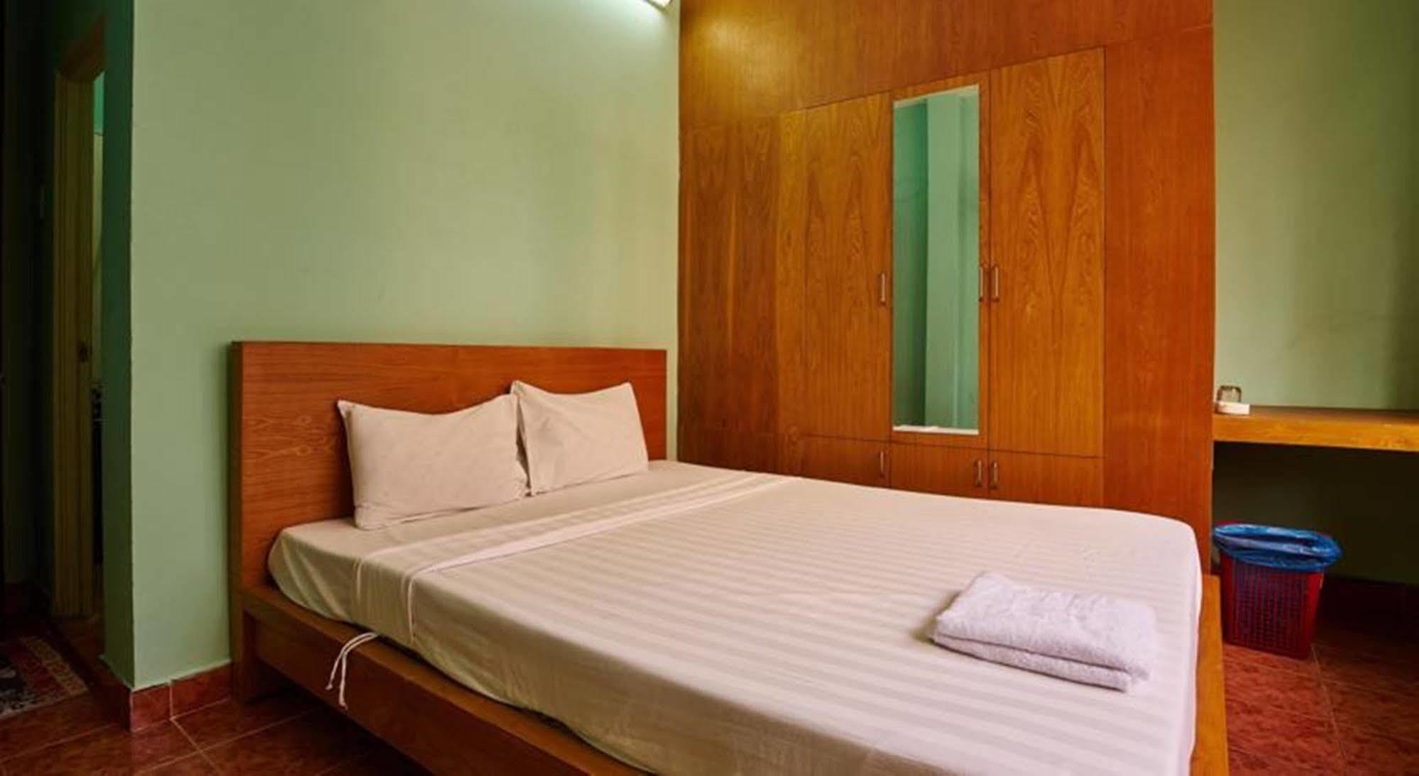 Ha Vy Hotel Хошимин Екстериор снимка