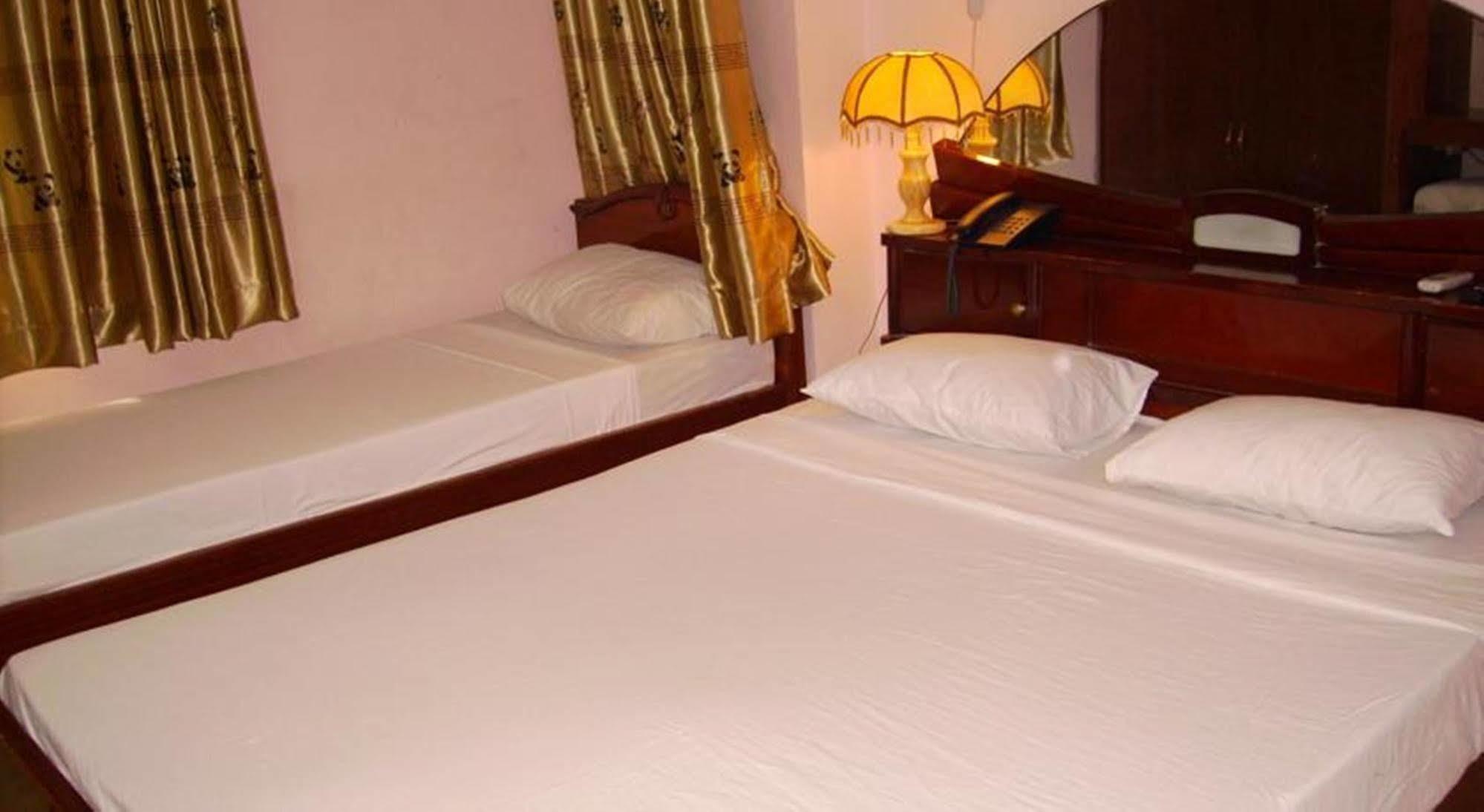 Ha Vy Hotel Хошимин Екстериор снимка