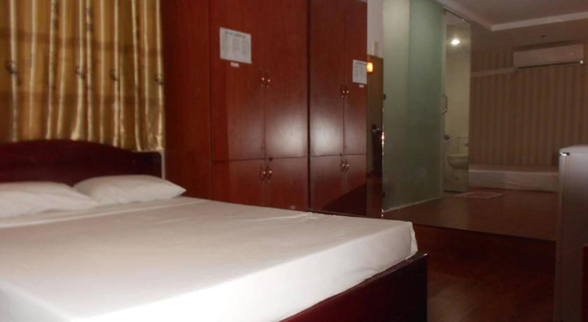 Ha Vy Hotel Хошимин Екстериор снимка